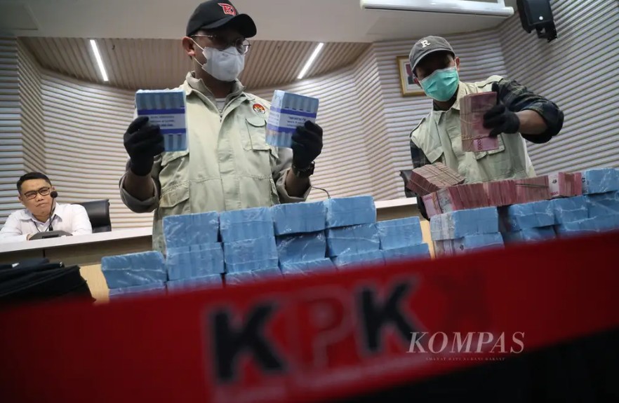 OTT Bupati Lampung Tengah, KPK Sita Uang dan Emas