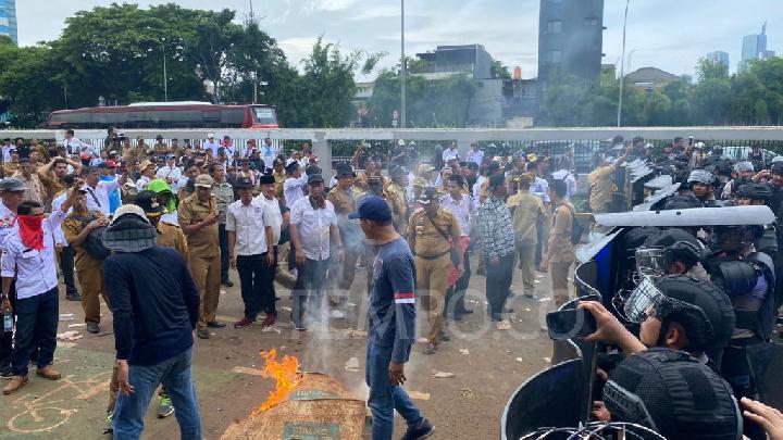 Apa itu Apdesi, Organisasi Perangkat Desa yang Gelar Demonstrasi di DPR